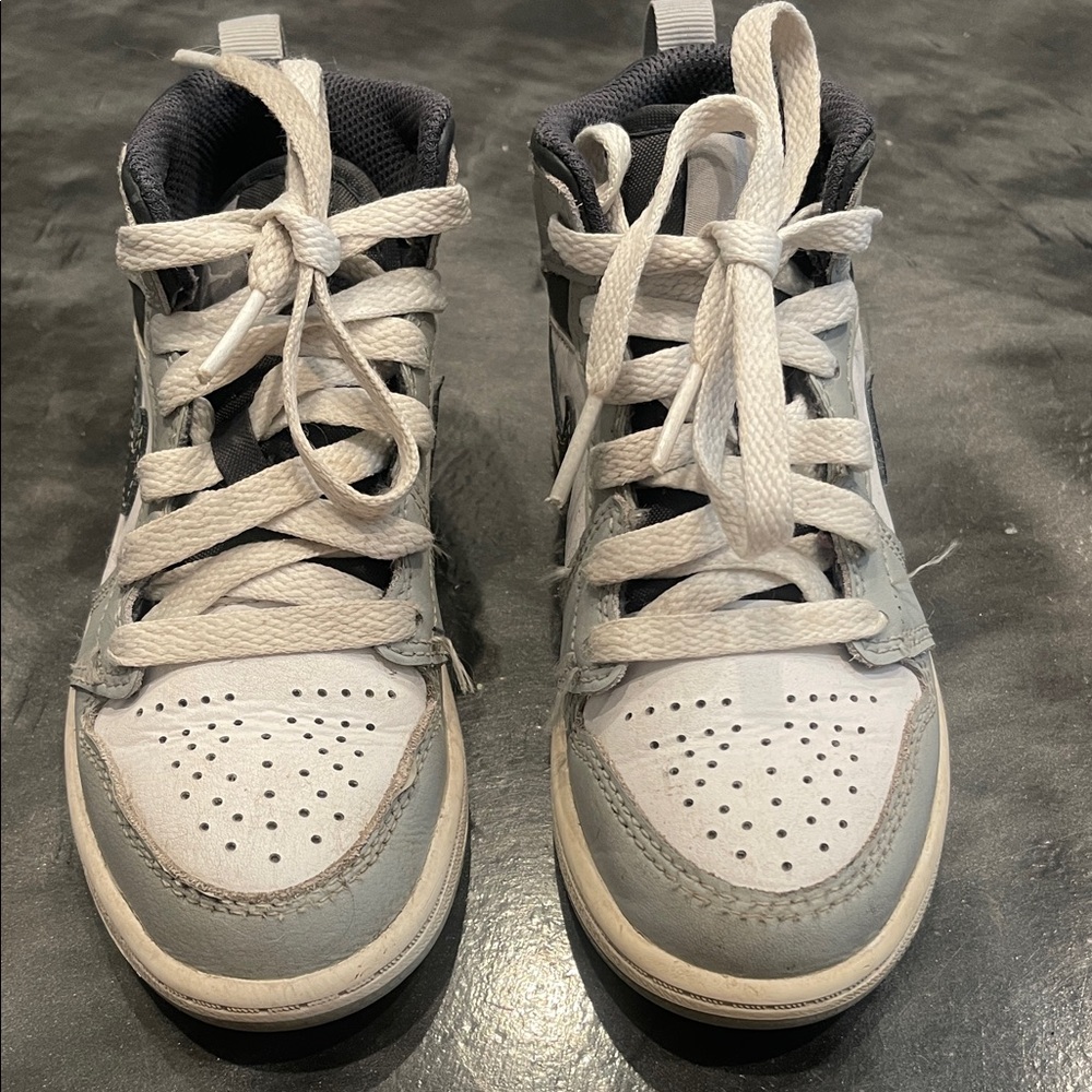 Nike Air Jordan Mid 1